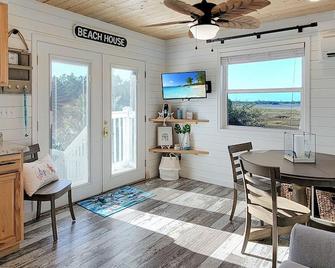 Bay-Cay Getaway, Beaching, Casinos, Swim, Grill, Chill, Memories! - 贝圣路易斯 - 餐厅
