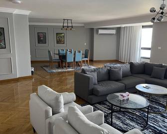 Luxury 4000sq flat direct Nile view+Fairmont view - 开罗 - 客厅