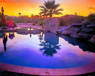 Vacation Oasis- Near Sports Complexes & Amenities - 索普莱斯 - 游泳池