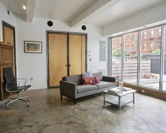 Modern bohemian apartment - 纽约 - 客厅