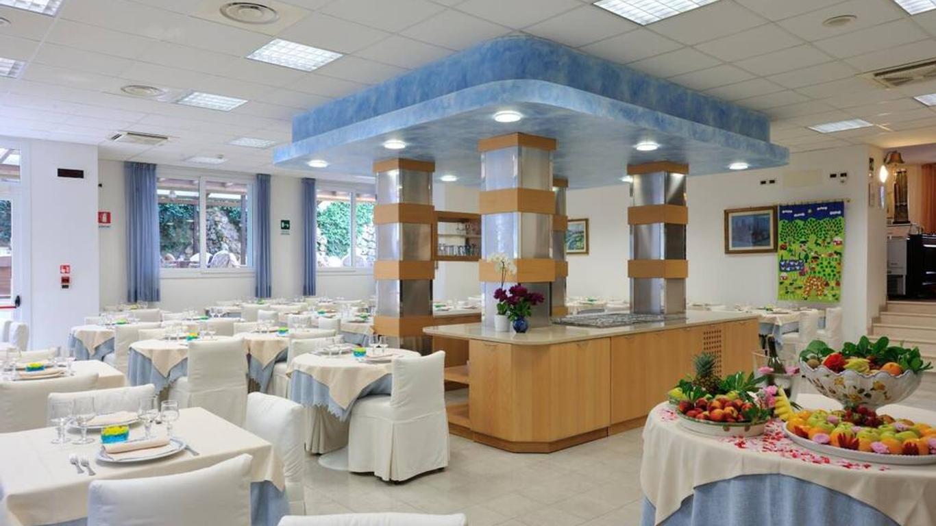 萨鲁思酒店