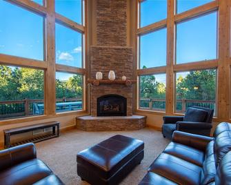Luxury cabin in the Zion mountains, privacy, pool access, 7th night free - 奥德维尔 - 客厅