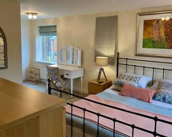 Number 2, Spacious Rooms, Near Ironbridge! - 特尔福德 - 睡房