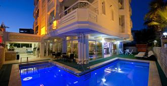 绿色贝泽酒店 - 安塔利亚 - 游泳池