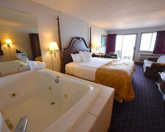 马琪那市克拉里昂海滨酒店 - 麦基诺城 - 睡房
