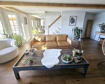 Waterfront Lake House Retreat - 考文垂（康涅狄格州） - 客厅