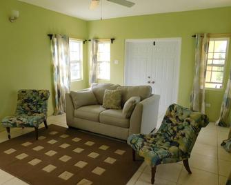 Valley View Property - 巴斯特尔 - 客厅