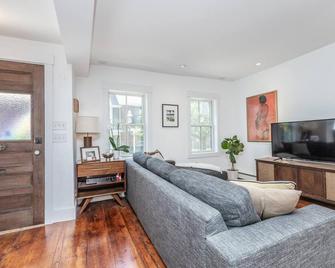 Historic Chic Charlestown Single Family Home - 波士顿 - 客厅