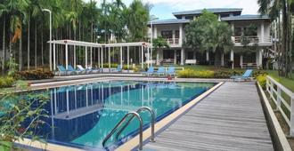 缅甸生活酒店 - 仰光 - 游泳池