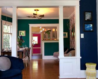 Boutique Chic Garden Retreat a Fremont Oasis w/ a BBQ, fire pit & outdoor dining - 西雅图 - 餐厅