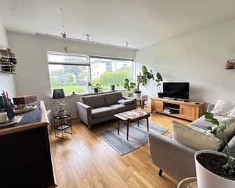 Apartment in Safamýri in Reykjavik - 雷克雅未克 - 客厅
