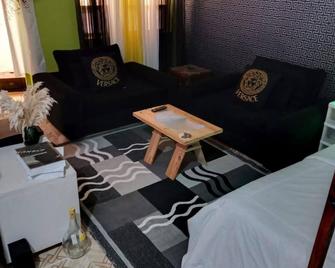 Serene Homes 15mins From Jkia - 内罗毕 - 客厅