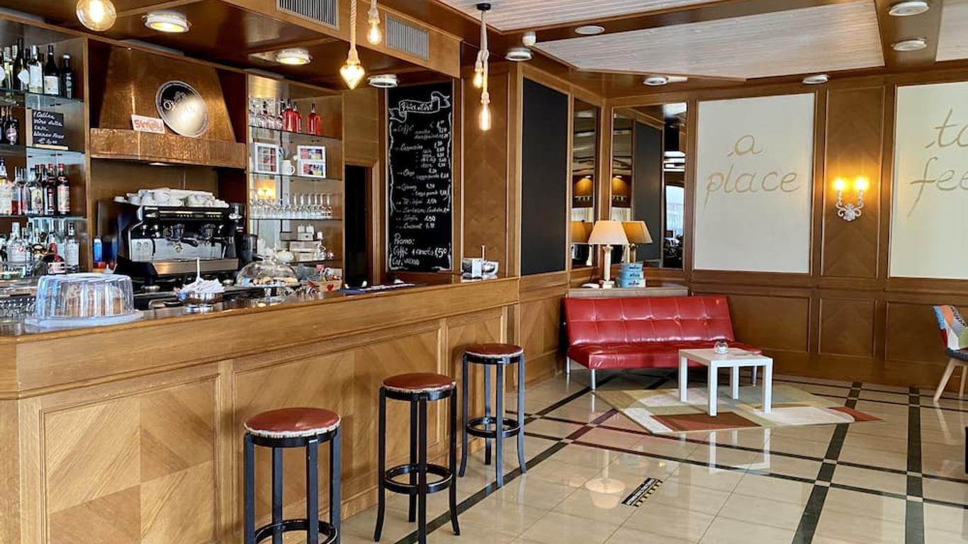 英佩拉托尔阿德里亚诺公园酒店