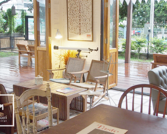 斯里努爾洛奇飯店 - 楠府 - 露台