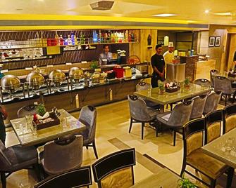 东方入住酒店 - 孟买 - 餐馆