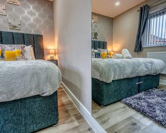 Stylish House - B'ham Airport And Nec, Jlr Solihull, Business & Leisure Stays - Aspen House - 索利赫尔 - 睡房