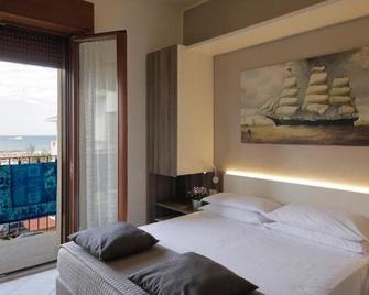 Hotel Villa Fulgida - 卡托利卡 - 睡房