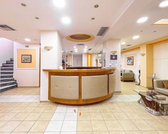 法罗斯二号酒店 - Piraeus - 柜台