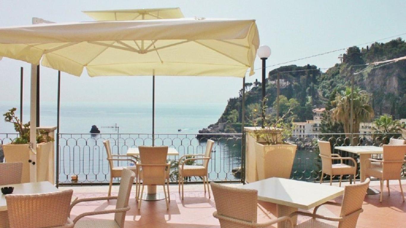 蔚蓝海湾酒店