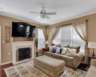 Ballantyne Cozy Home King Bed - 夏洛特 - 客厅