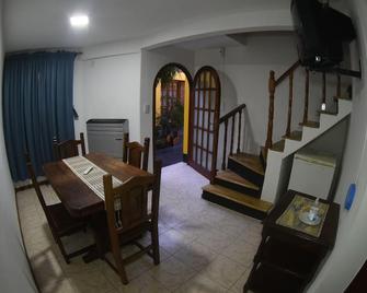 解放者公寓酒店 - 埃尔卡拉法特 - 餐厅