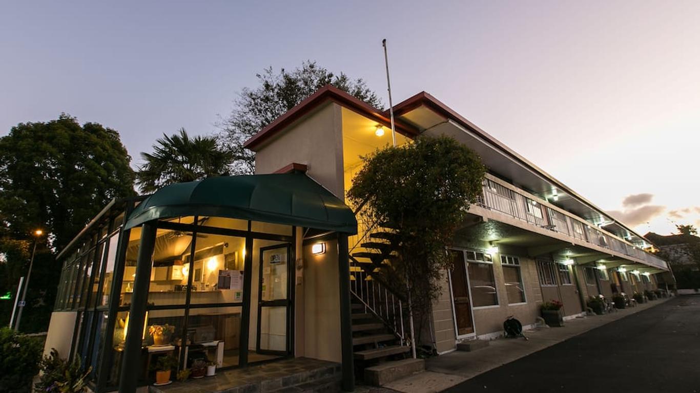 兰夫利常青汽车旅馆