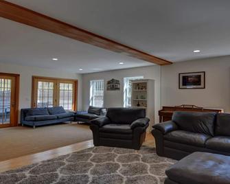 Tucked Away on Tea Lane, Chilmark - Chilmark - 客厅