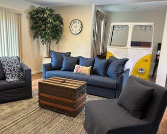 Saugerties Waterfront Getaway - 索格蒂斯 - 客厅