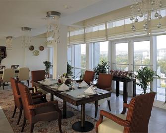 杜尚别塞雷纳酒店 - 杜尚别 - 餐厅