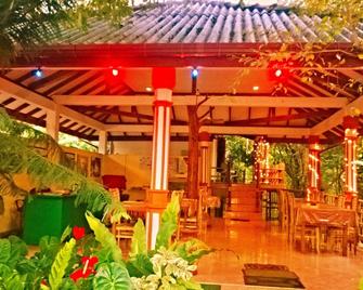 西基利假日酒店 - 锡吉里亚 - 露台