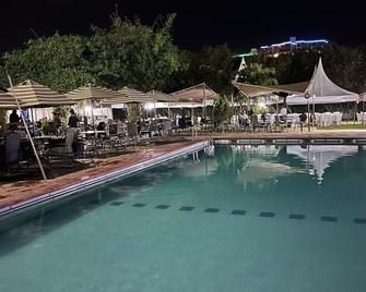 67 机场酒店 - 内罗毕 - 游泳池