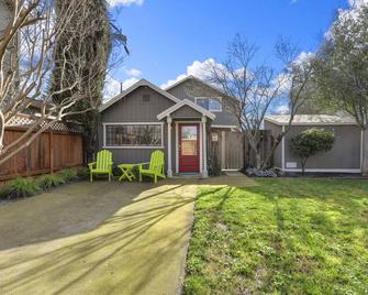 Downtown Alhambra House Walk To All J Street & Midtown Back Yard Grill Parking - 萨克拉门托 - 建筑