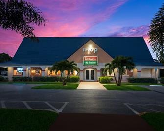 维罗海滩红屋顶酒店 - I-95 - 维罗比奇 - 建筑