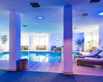 皇家公国酒店 - 法尔茅斯 - 游泳池