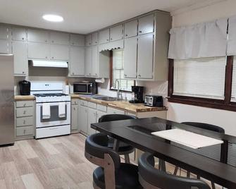 Very nice neighborhood, extra piecefull, 10 minutes from ATL international - Lake City - 厨房