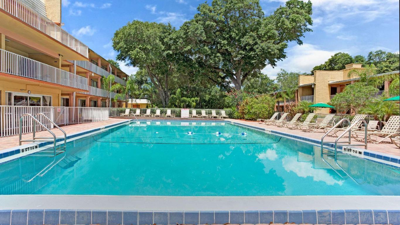 熱帶棕櫚基西米豪生飯店