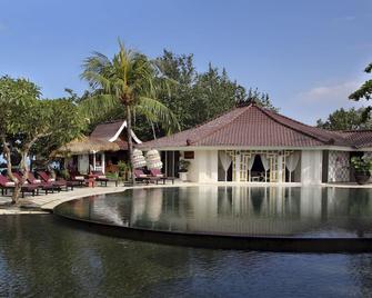 金巴兰科瑞登spa度假酒店 - South Kuta - 游泳池