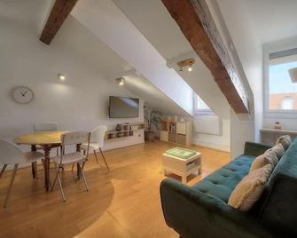 Immogroom - 5min From The Festival Palace - Ac - Wifi - Center - 戛纳 - 客厅