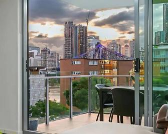 Stunning Sunsets Over Brisbane Cbd W/ Pool - 布里斯班 - 阳台