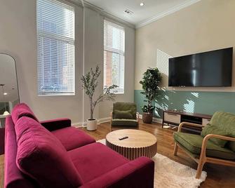 Cozy 1 Br, 1 Parking, Sleeps 4! - 芝加哥 - 客厅