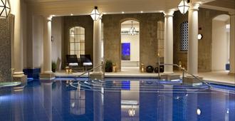 巴斯盖恩斯柏若夫 Spa - 全球奢华精品酒店 - 巴斯 - 游泳池