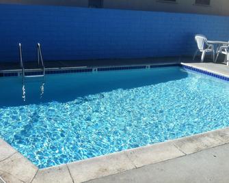 快乐罗杰酒店 - 洛杉矶 - 游泳池