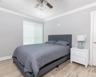 Close to Sac DT Charming&Cute Brand New House - 萨克拉门托 - 睡房