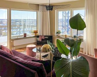 3 Bedroom Lovely Apartment In Uppsala - 乌普萨拉 - 客厅