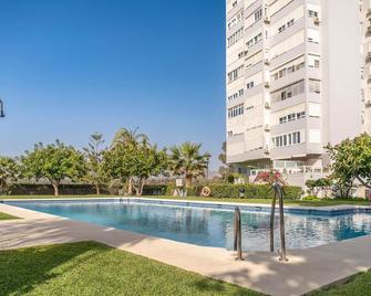 Awesome Apartment In Málaga - 马拉加 - 游泳池