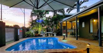 罗克汉普顿棕榈汽车旅馆 - 洛坎普顿 - 游泳池