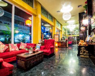 萨拜萨拜素坤逸酒店 - 曼谷 - 大厅
