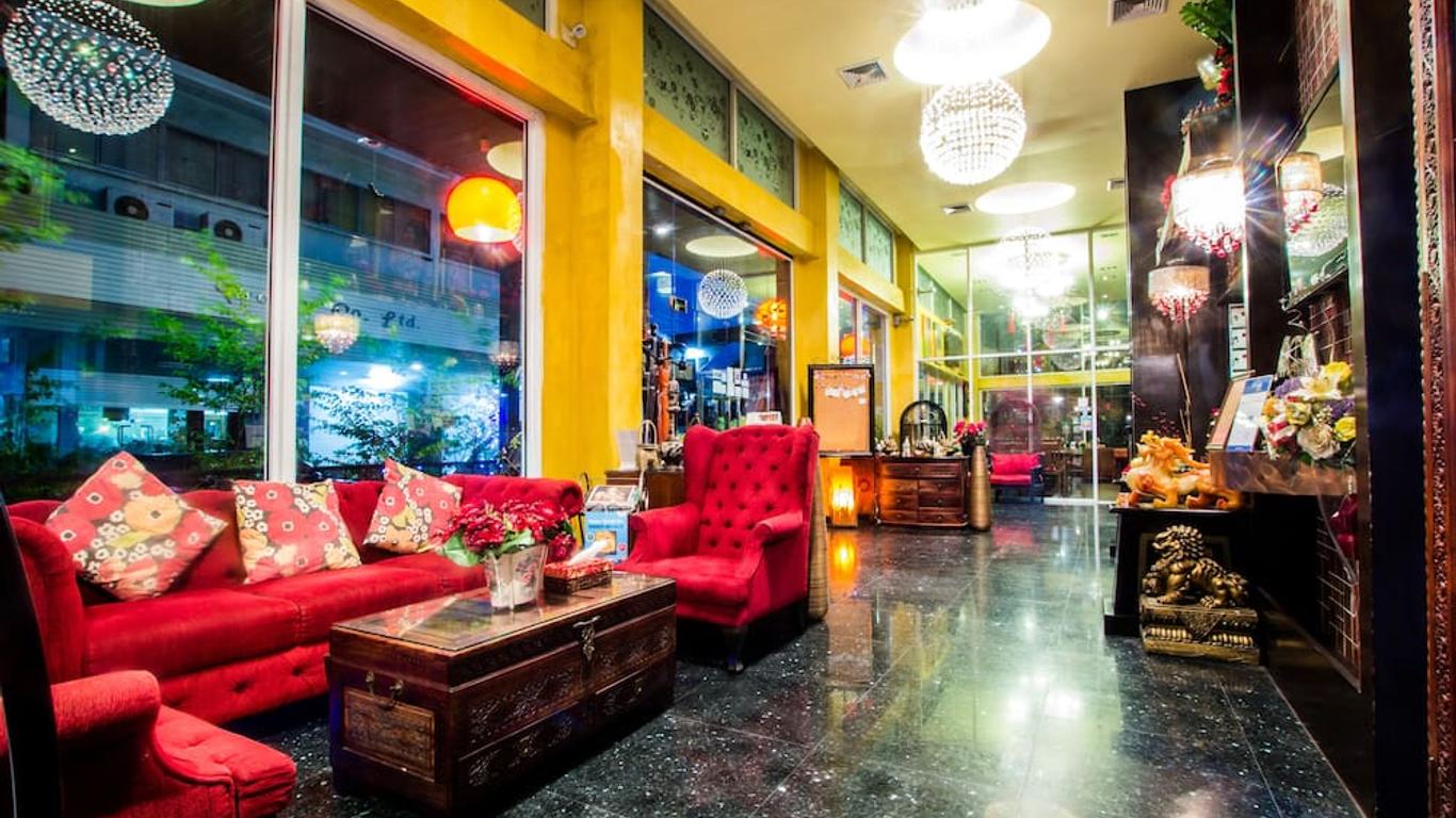 萨拜萨拜素坤逸酒店