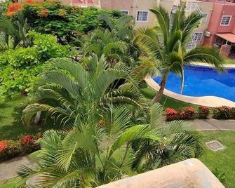Ixtapa al mejor precio, 'Casa las Conchas' - 锡瓦塔塔内霍 - 游泳池