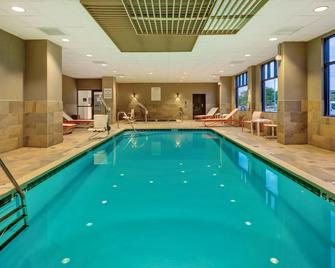 格兰德拉匹兹市中心假日酒店 - 大急流城 - 游泳池